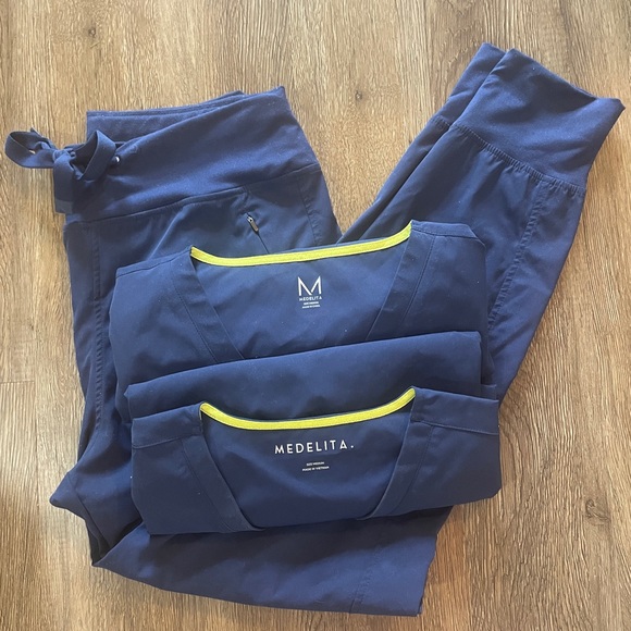 Medelita Navy Scrub 3-piece Bundle | Sz: Medium - Picture 13 of 16